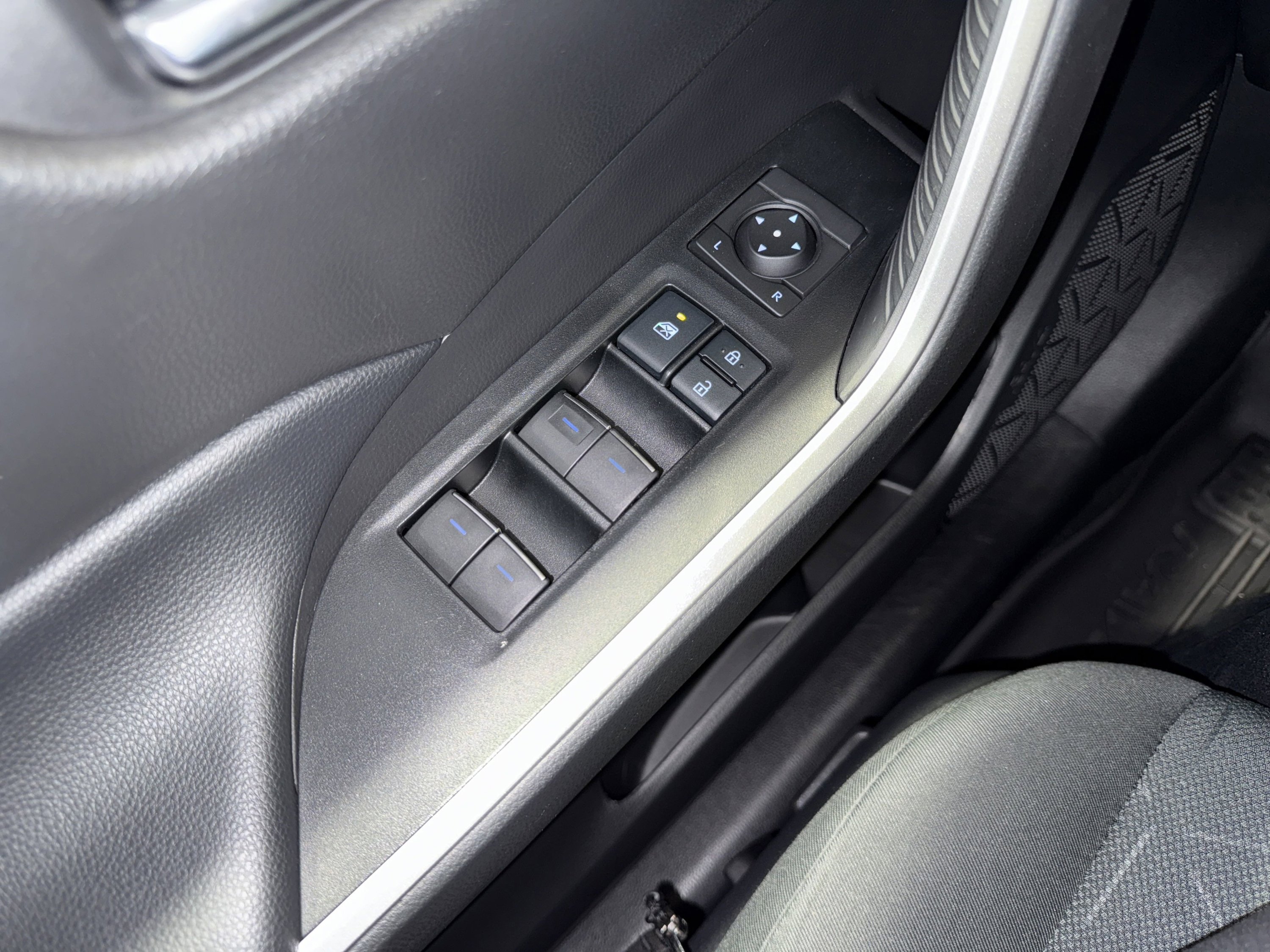 2022 Toyota RAV4 XLE photo 18
