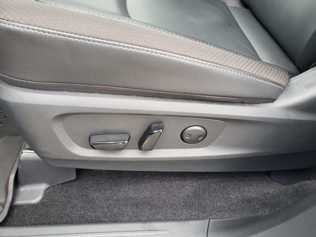 2025 Nissan Pathfinder SL photo 28