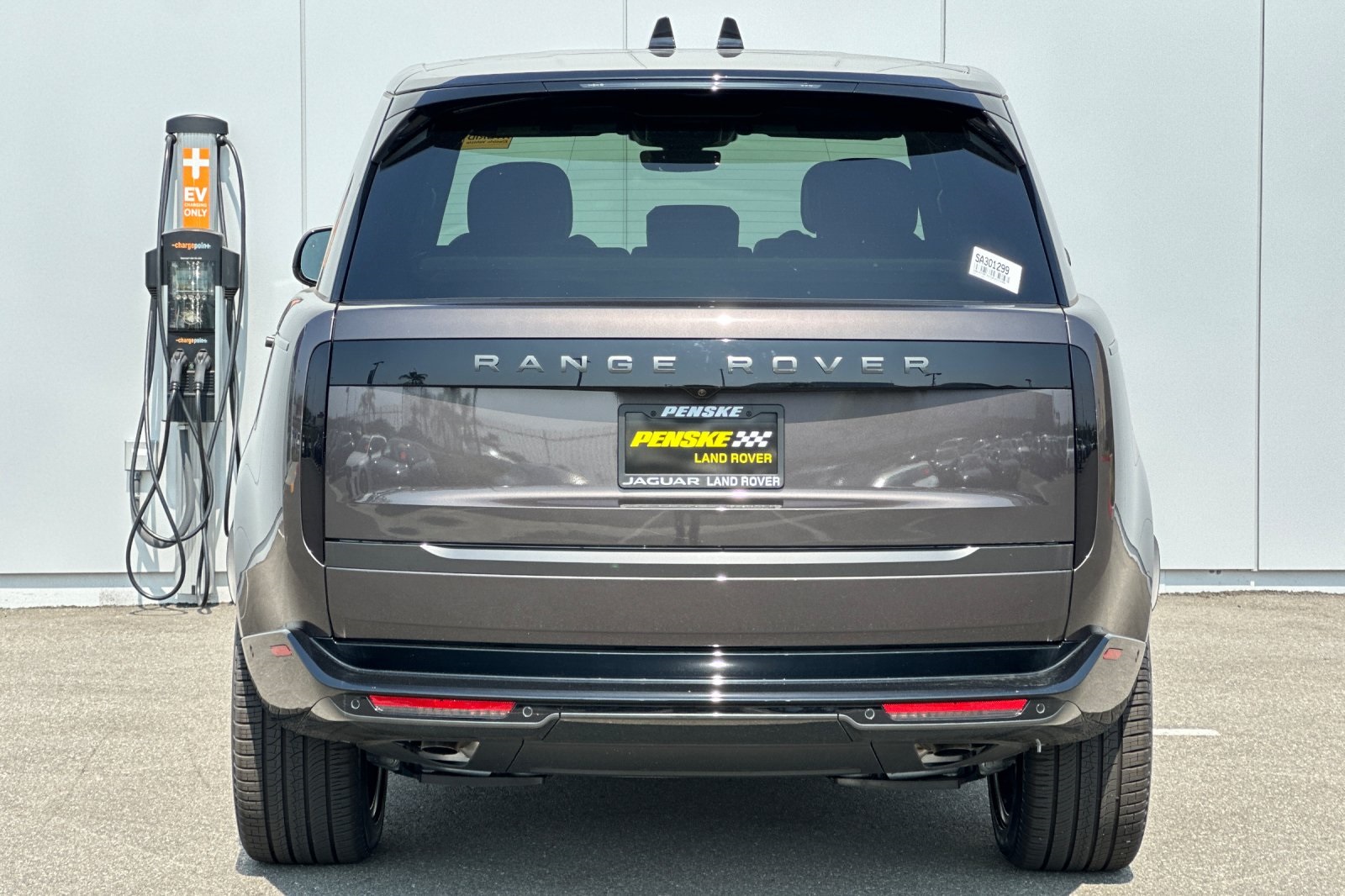 2025 Land Rover Range Rover SE photo 4