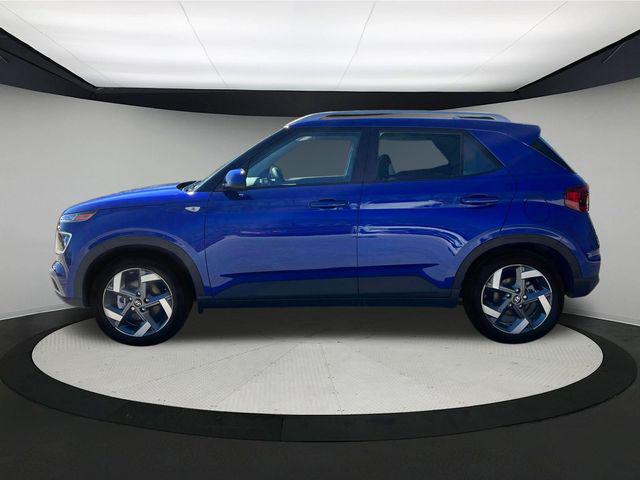 2025 Hyundai Venue Limited photo 3