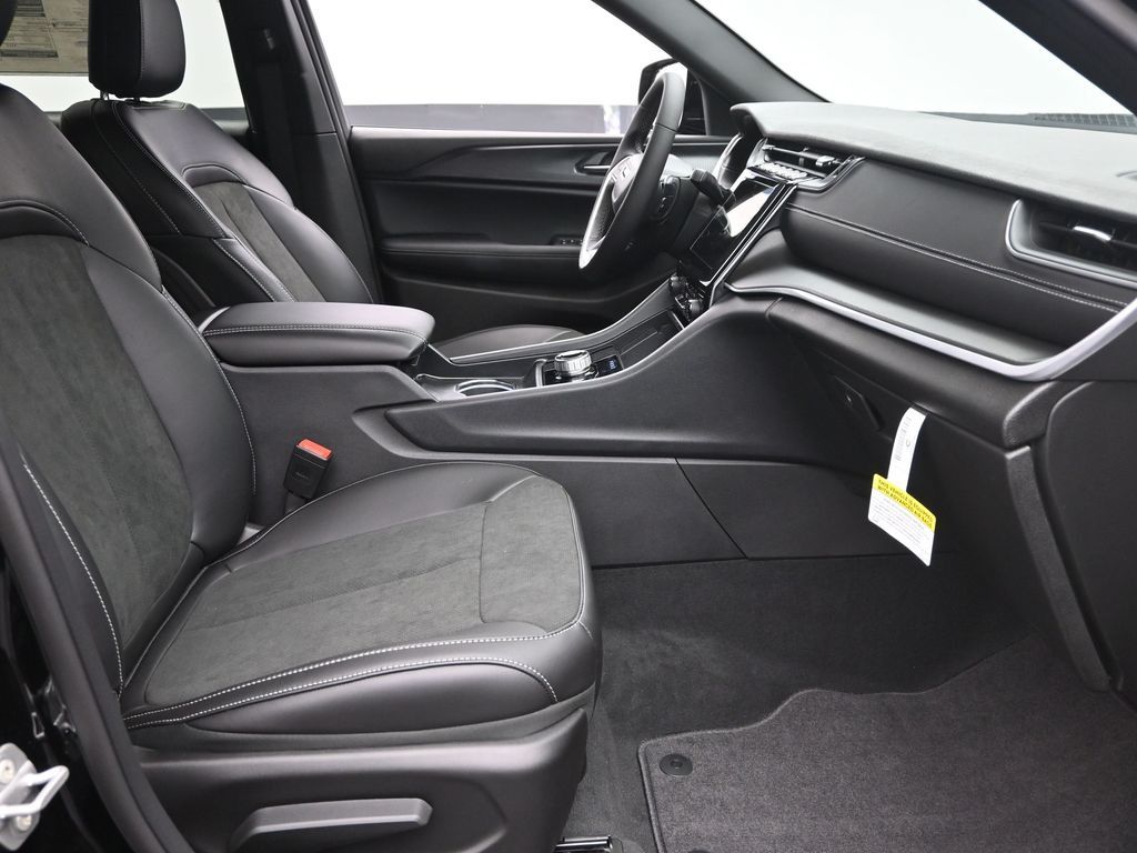 2025 Jeep Grand Cherokee Altitude X photo 5