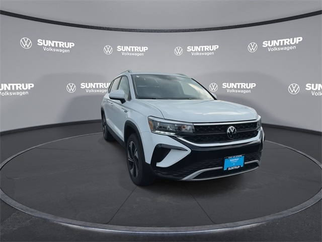 2024 Volkswagen Taos SE photo 3