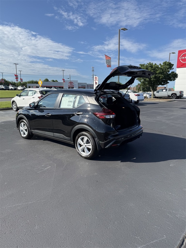 2025 Nissan Kicks Play S photo 14