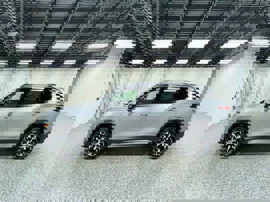 2025 Volkswagen Tiguan SE photo 2