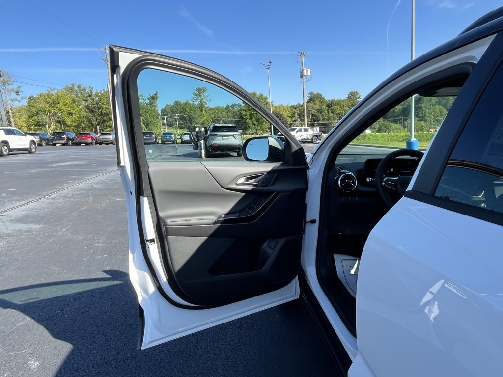 2026 Chevrolet Equinox LT photo 10
