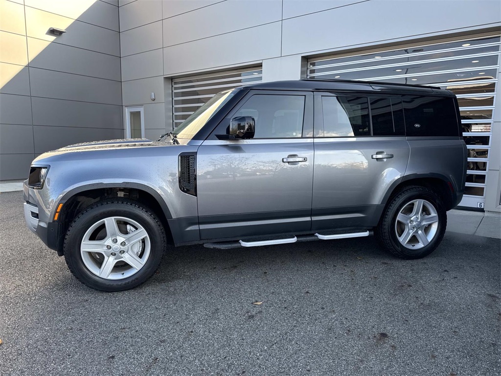 2023 Land Rover Defender 110 SE photo 3