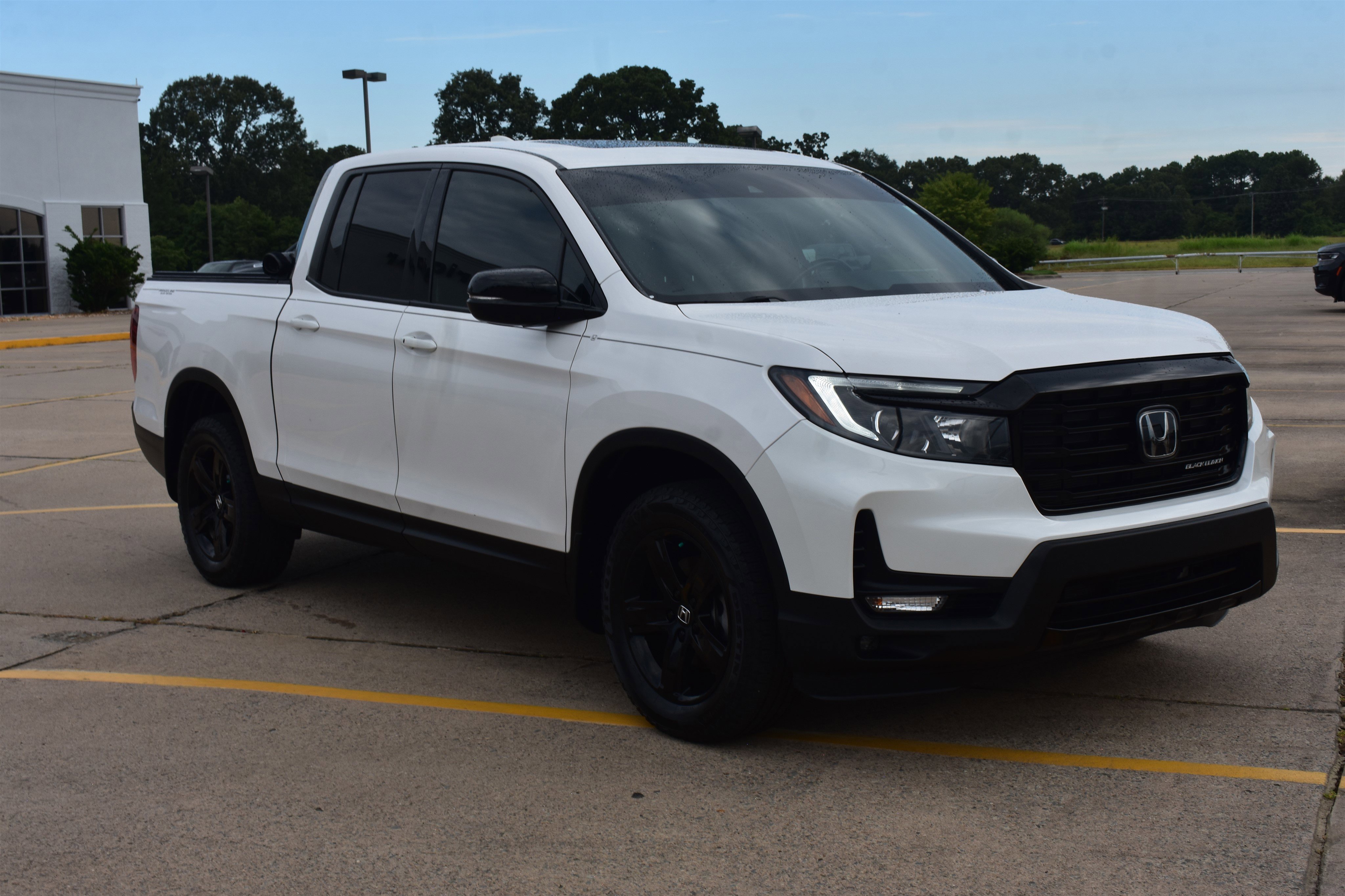 2023 Honda Ridgeline Black Edition photo 2