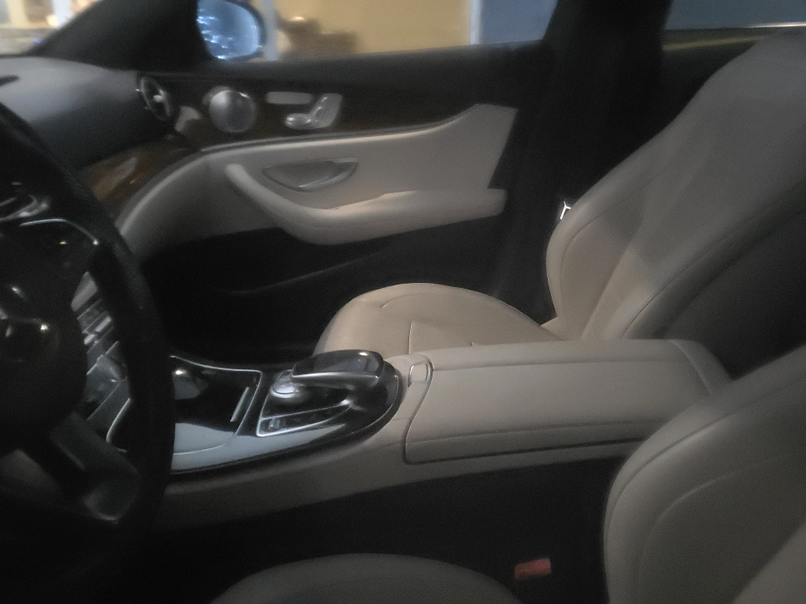 2017 Mercedes Benz E 300 4MATIC photo 2