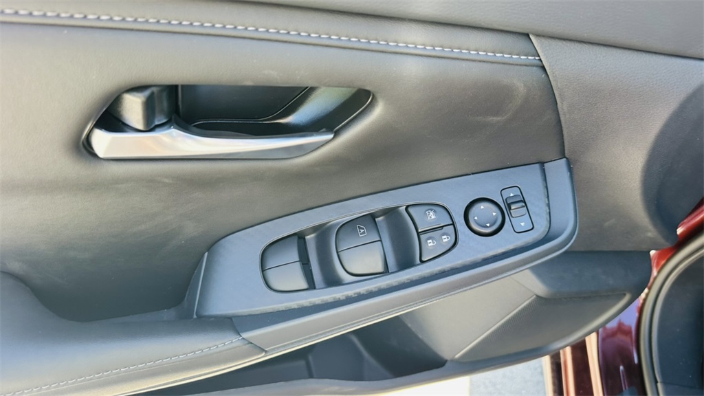 2025 Nissan Sentra SV photo 13
