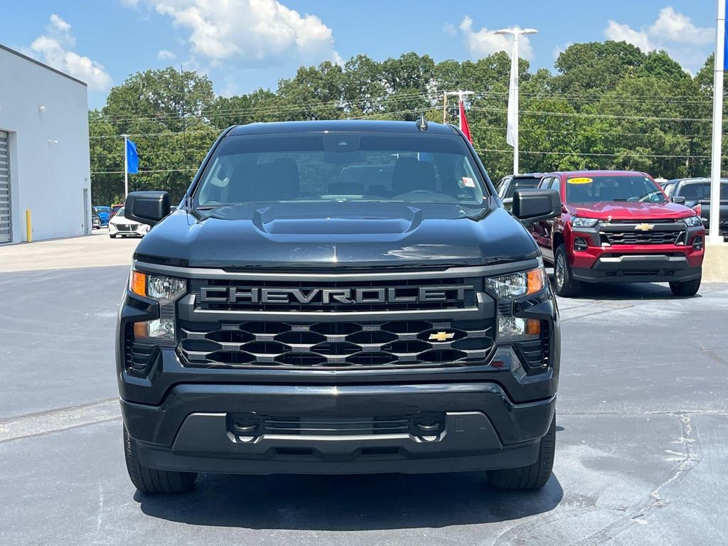 2022 Chevrolet Silverado 1500 Custom photo 2