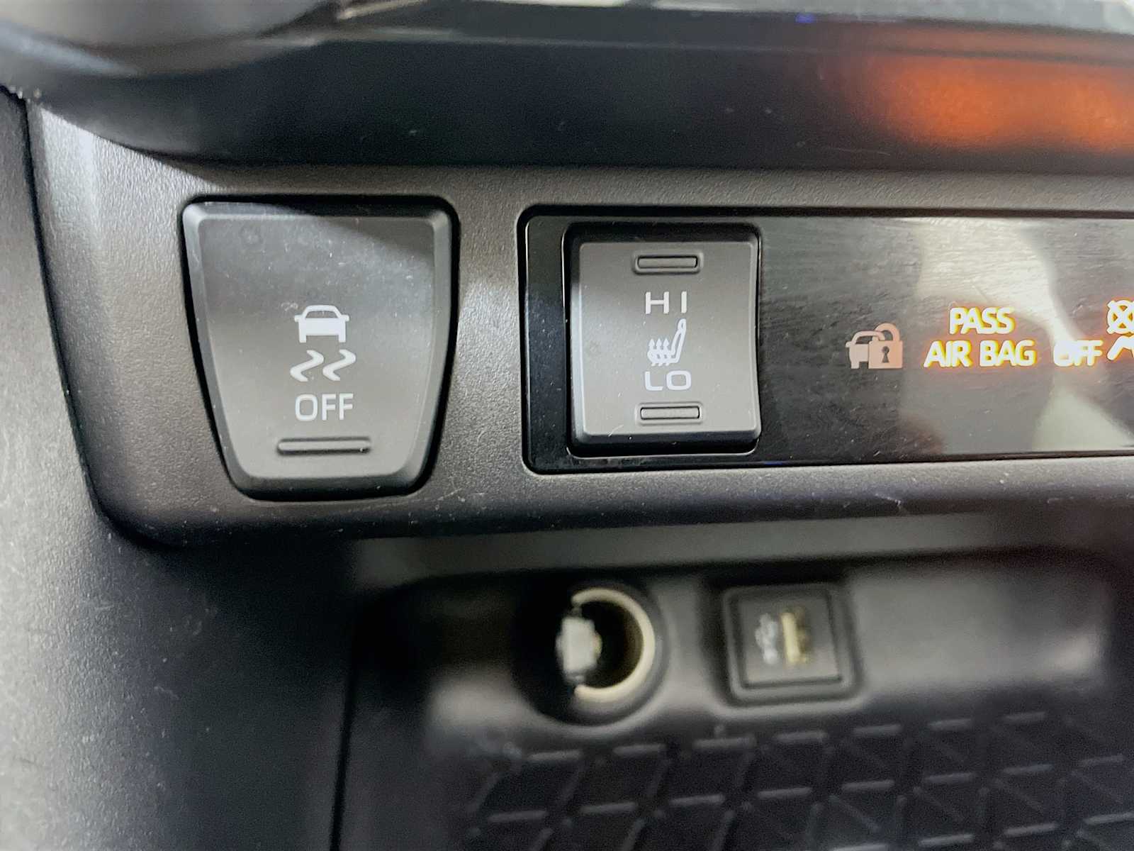 2024 Toyota RAV4 XLE photo 18