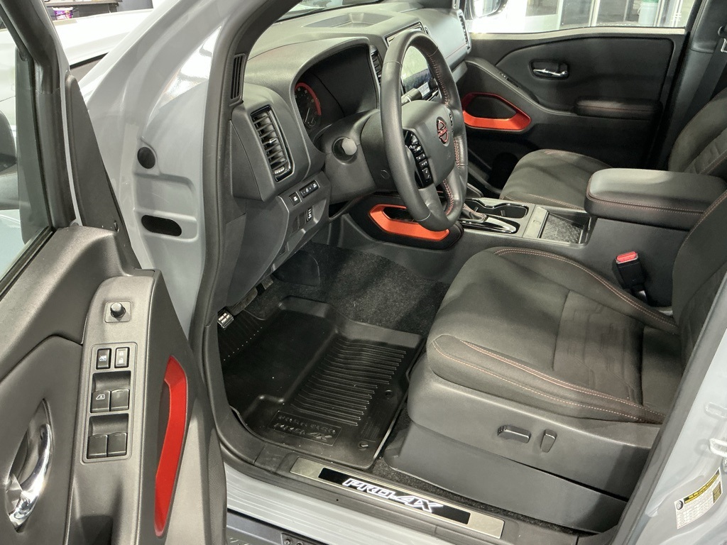 2023 Nissan Frontier PRO-4X photo 3