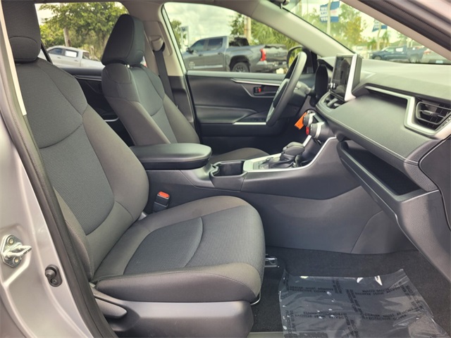2024 Toyota RAV4 Hybrid LE photo 16