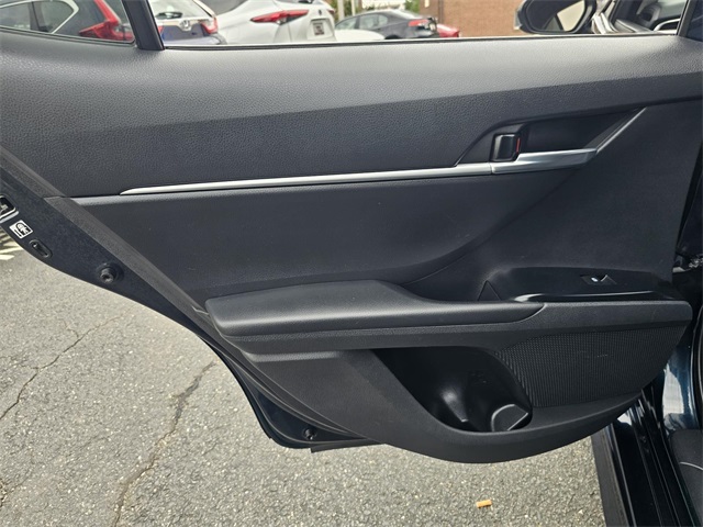 2018 Toyota Camry SE photo 14
