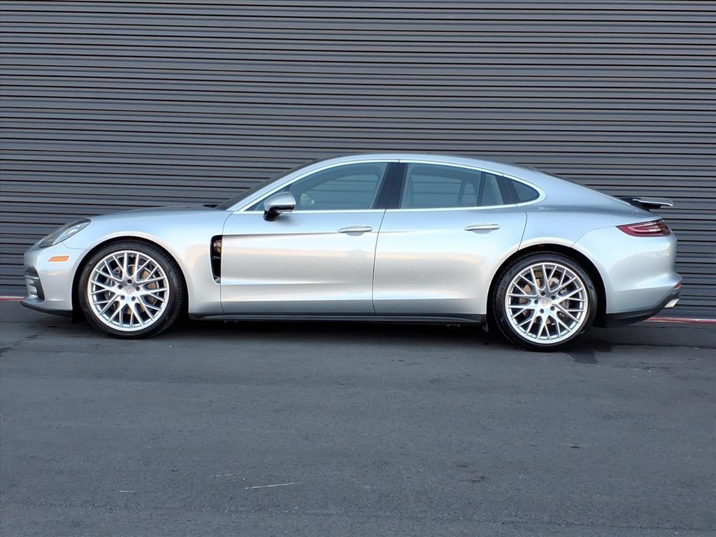 2019 Porsche Panamera 4 photo 2