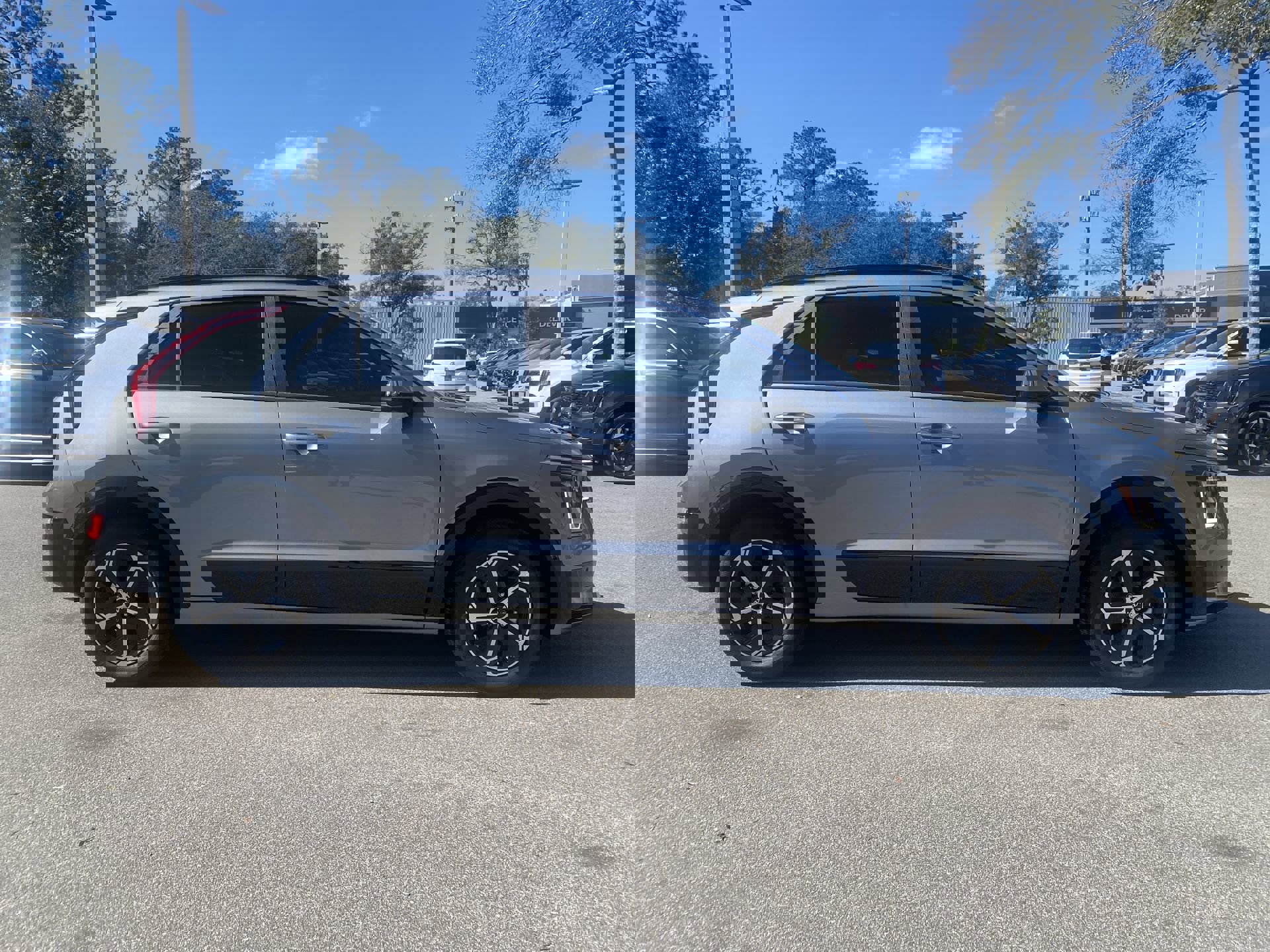 2025 Kia Niro SX photo 2