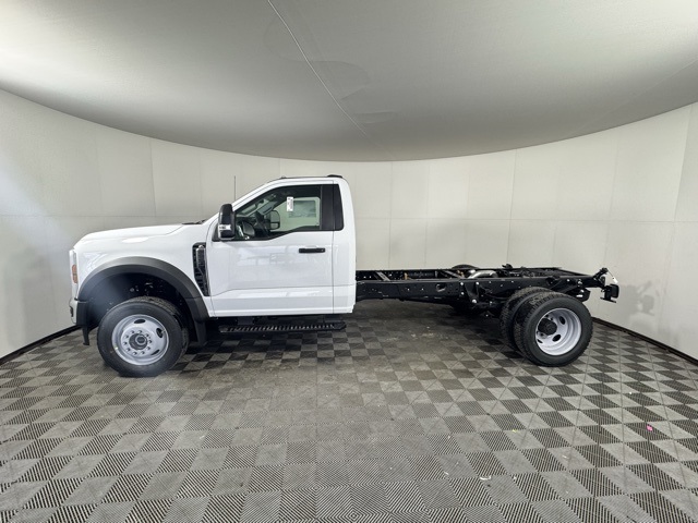 2025 Ford F-550 photo 4