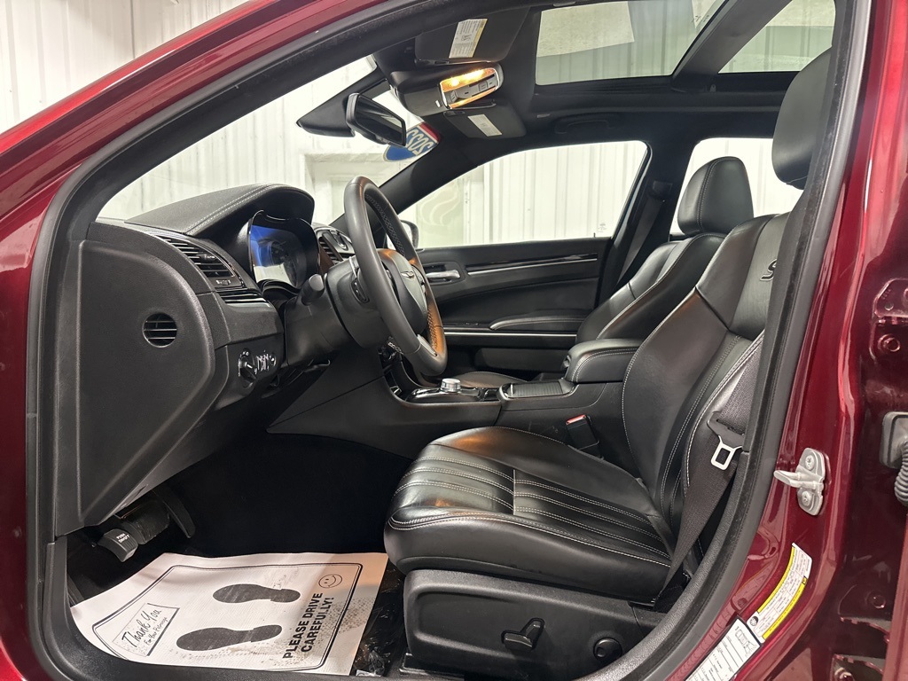 2022 Chrysler 300 S photo 13