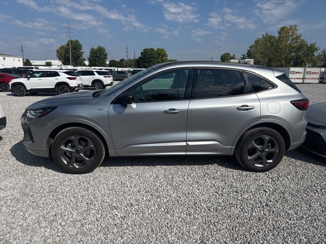2024 Ford Escape ST-Line photo 2
