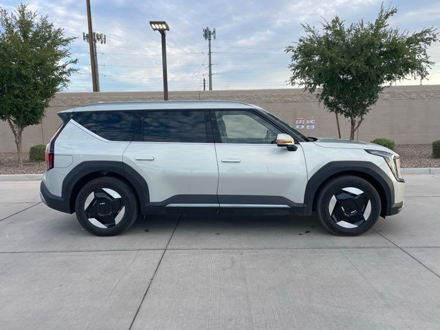 2024 Kia EV9 Wind photo 2