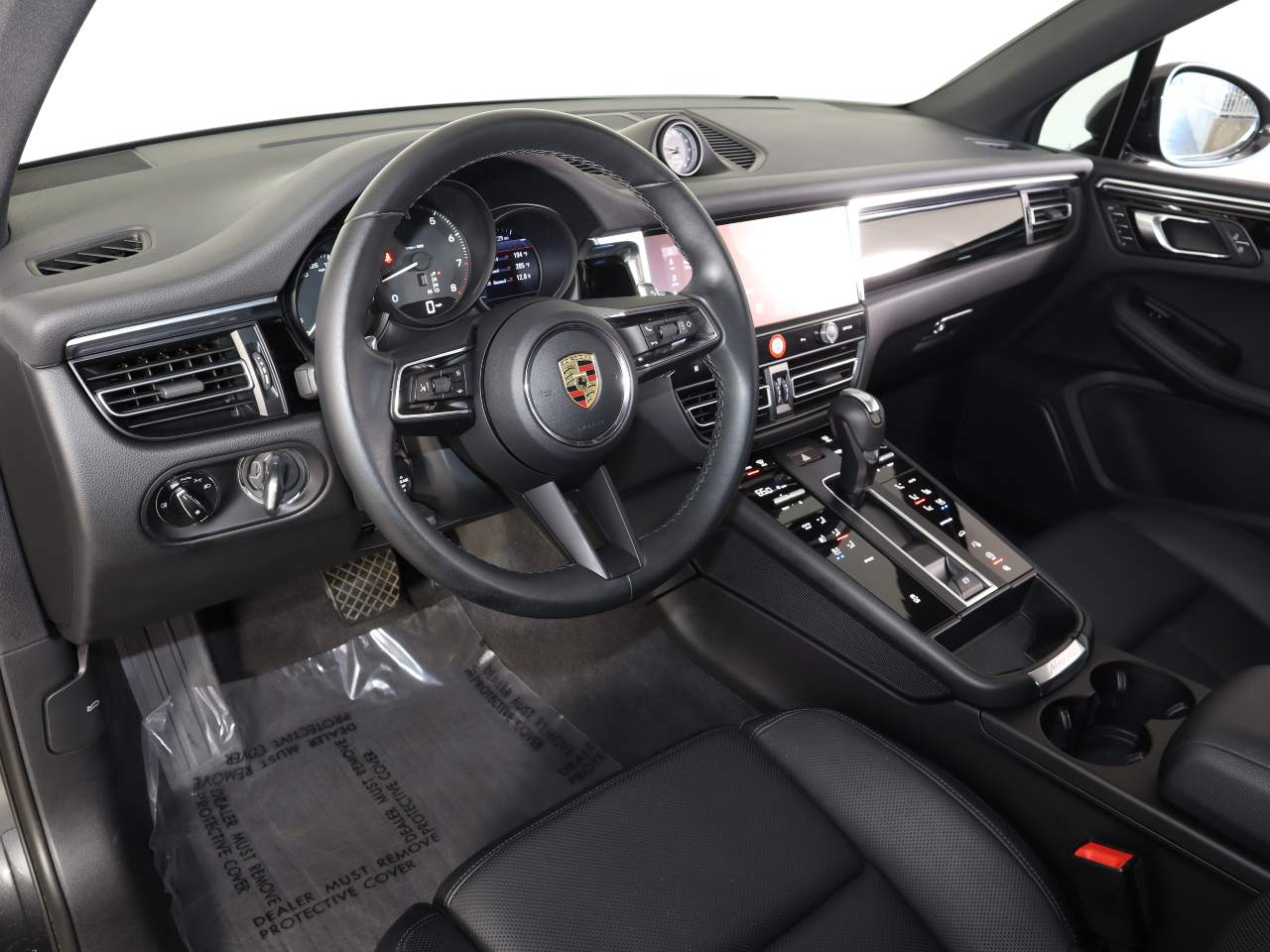 2023 Porsche Macan T photo 3