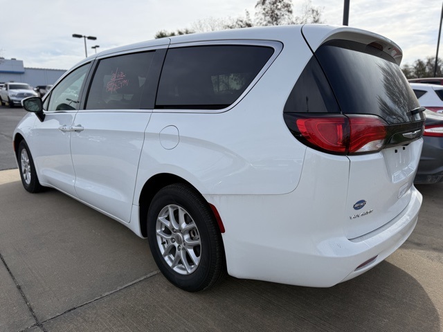 2023 Chrysler Voyager LX photo 3