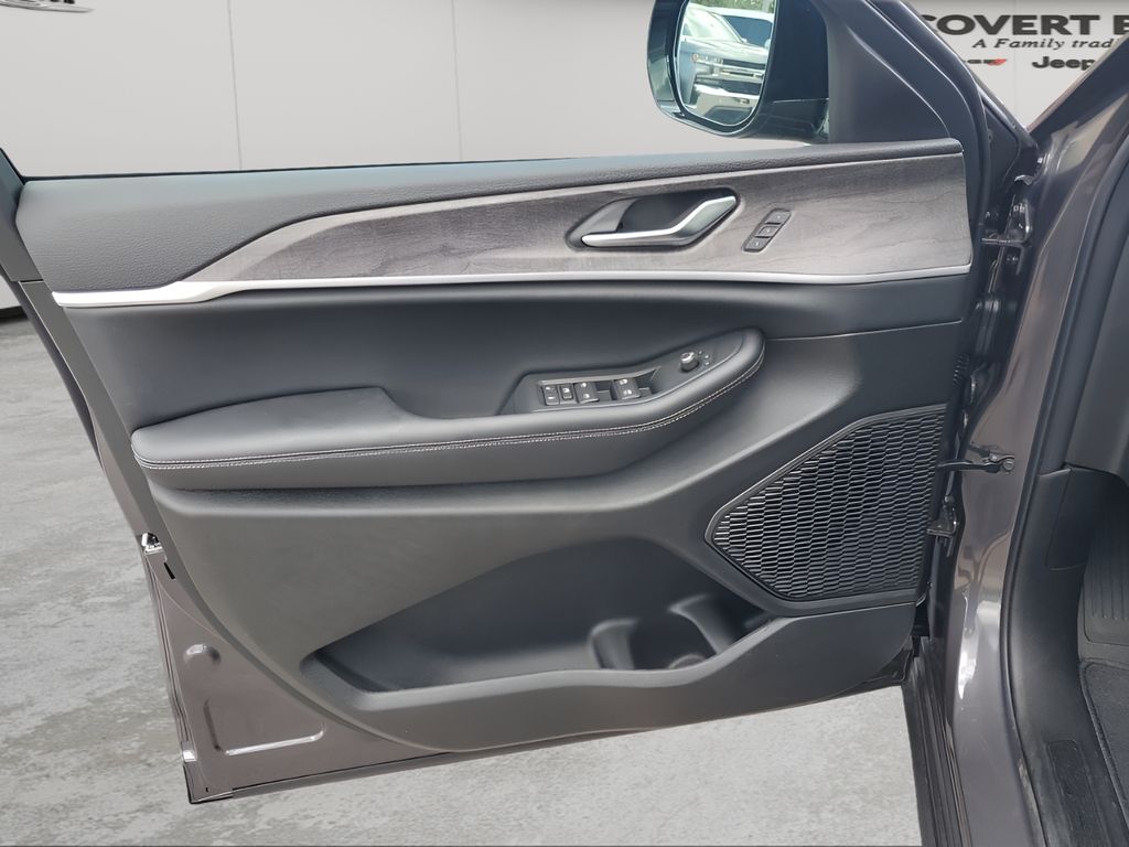 2025 Jeep Grand Cherokee Limited photo 25