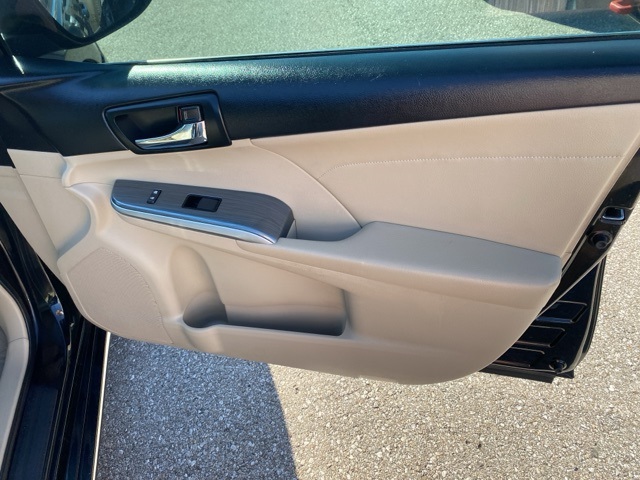 2014 Toyota Camry Hybrid XLE photo 27