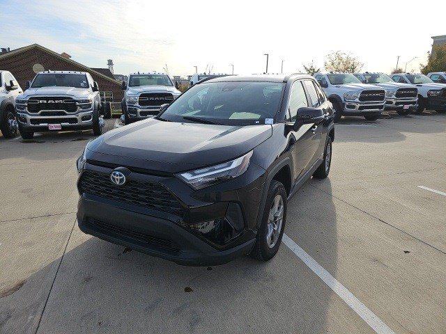 2024 Toyota RAV4 Hybrid XLE photo 2