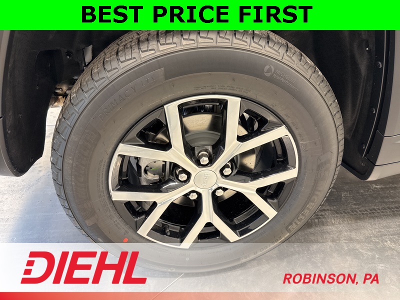 2025 Jeep Grand Cherokee Limited photo 3