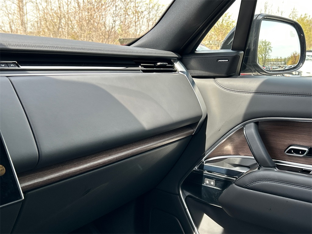 2023 Land Rover Range Rover SE photo 17