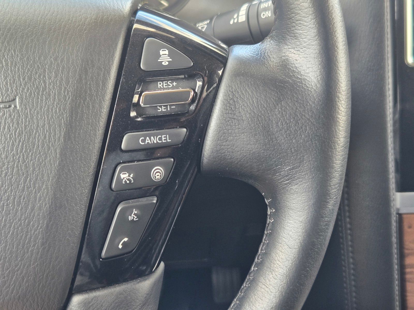 2024 Nissan Armada SL photo 26