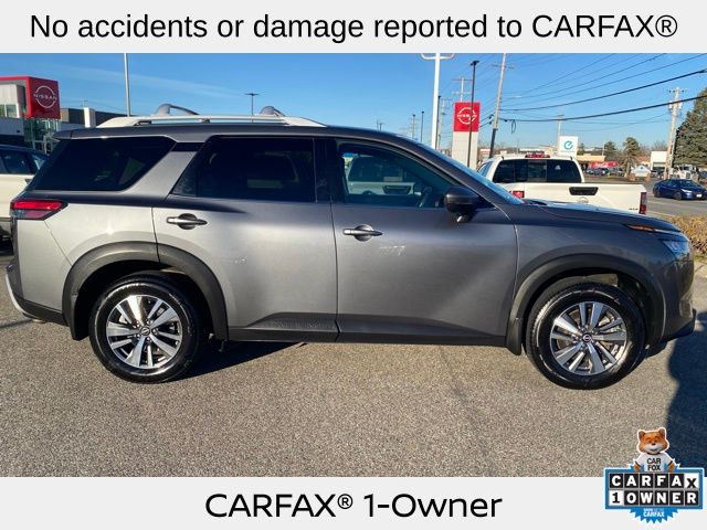2024 Nissan Pathfinder SL photo 2