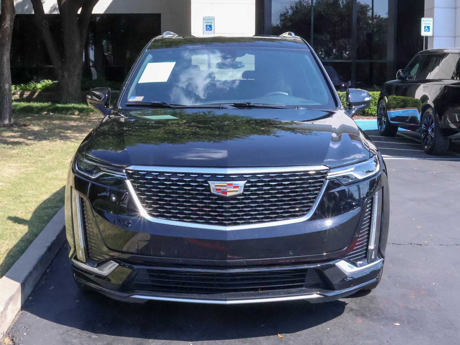 2023 Cadillac XT6 Luxury photo 2