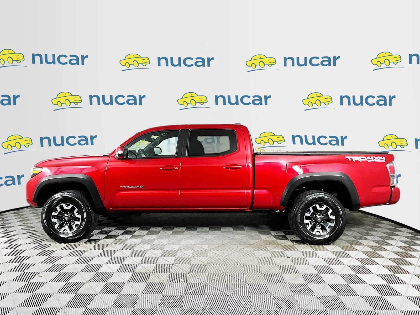 2023 Toyota Tacoma TRD photo 3