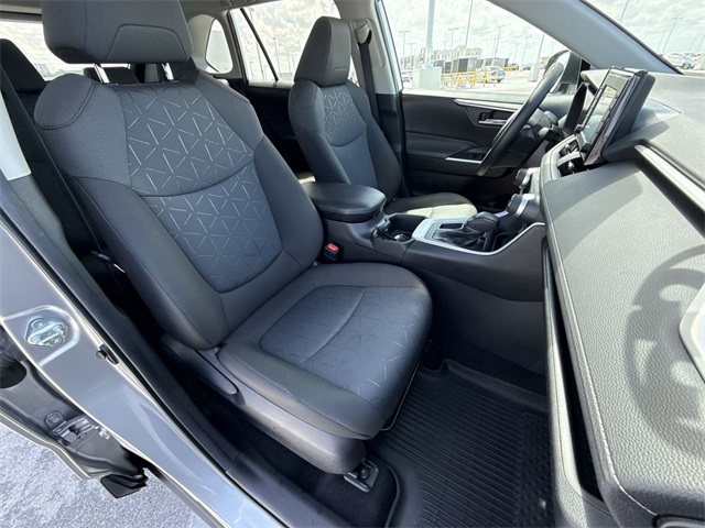 2022 Toyota RAV4 XLE photo 25