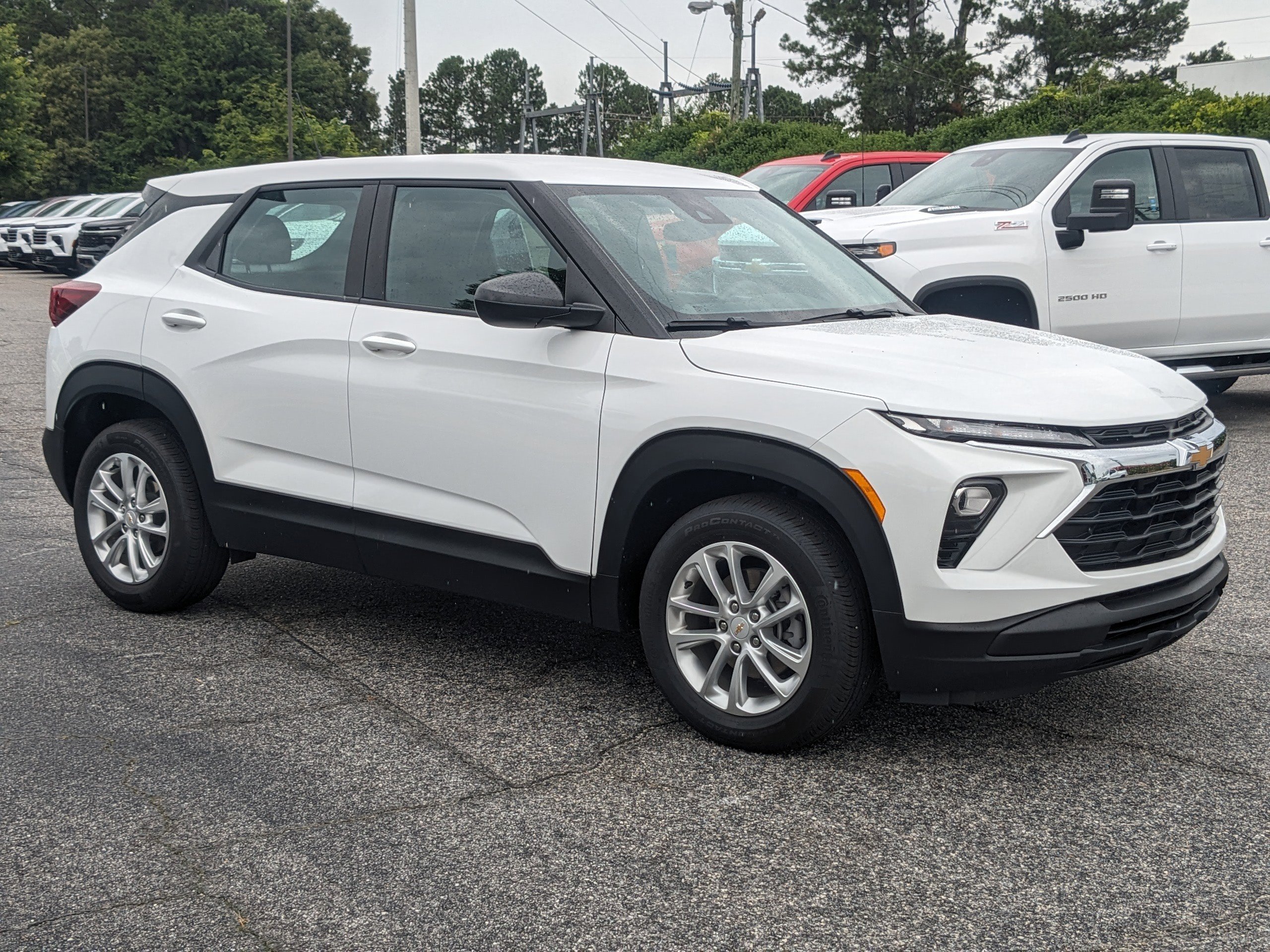 2025 Chevrolet Trailblazer LS photo 2