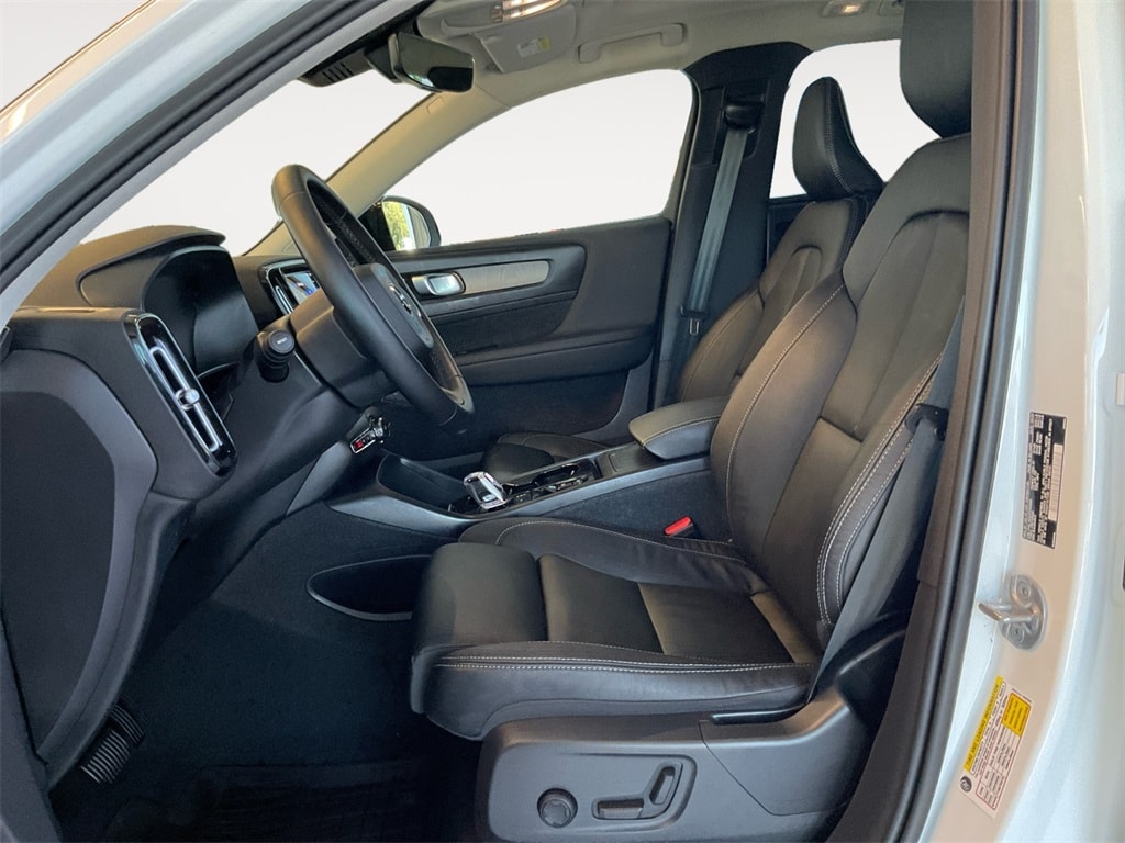 2023 Volvo XC40 AWD Ultimate photo 9