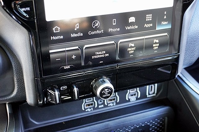 New 2026 Diamond Black Crystal Pearl-Coat Exterior Paint RAM Laramie image 36