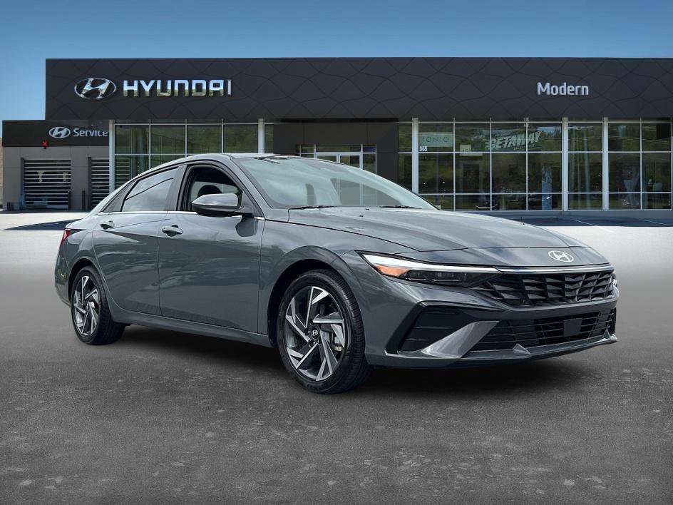 2024 Hyundai Elantra SEL Convenience photo 2