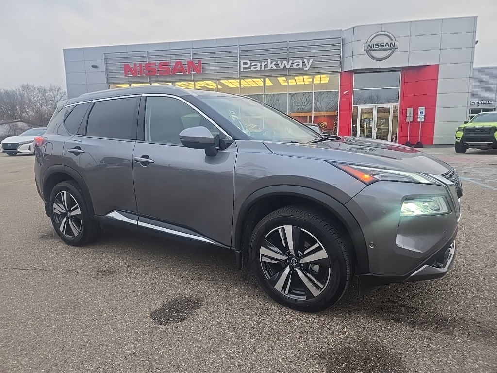 2023 Nissan Rogue SL's photo