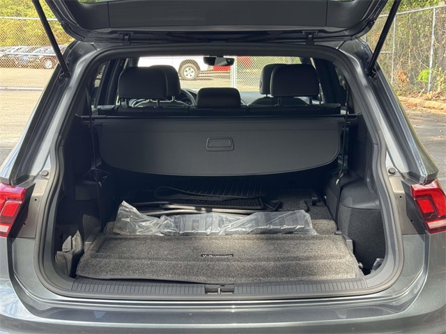 2021 Volkswagen Tiguan SE R-Line Black photo 28