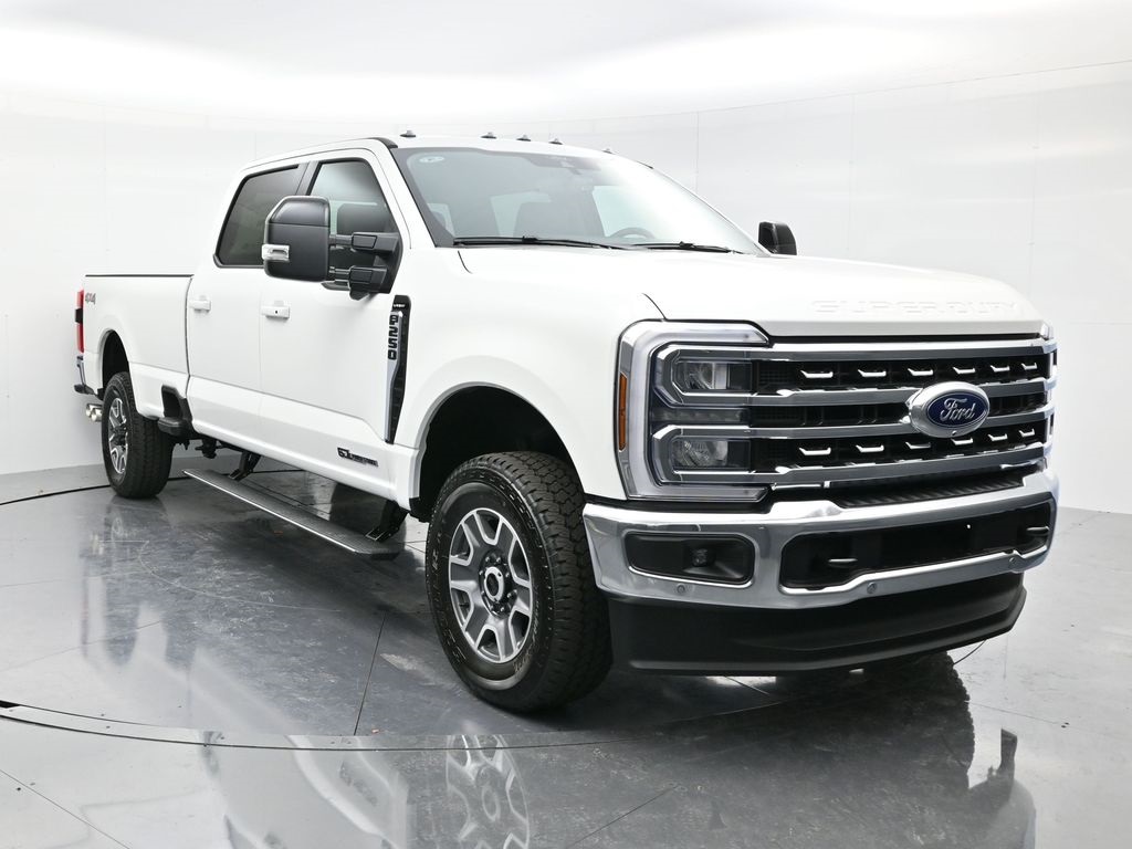 2026 Ford F-250 Lariat photo 3