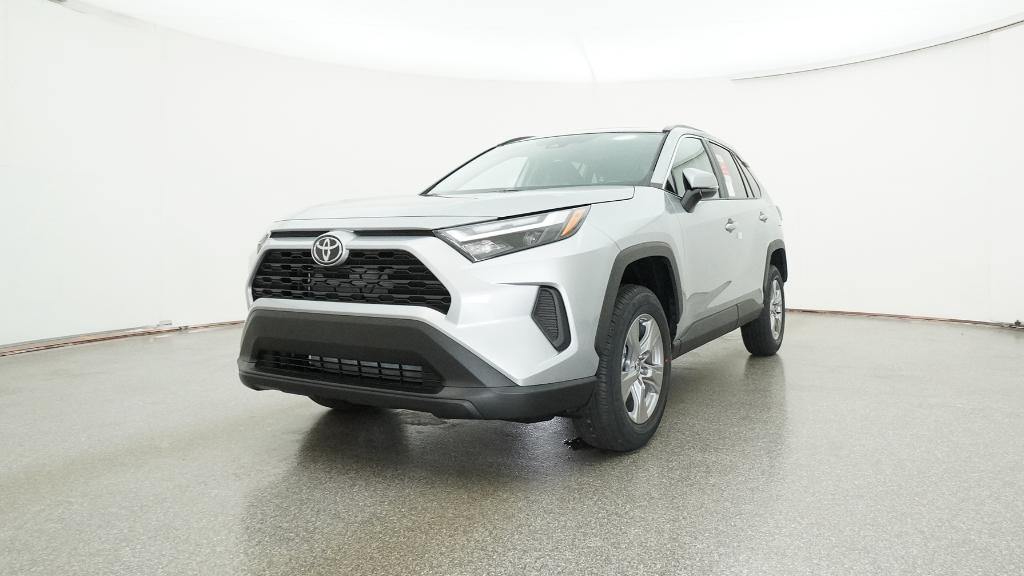 2025 Toyota RAV4 XLE photo 4