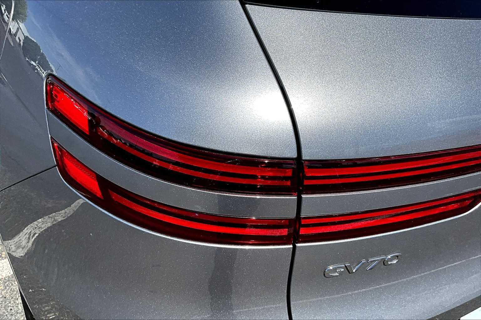 2024 Genesis GV70 2.5T photo 24