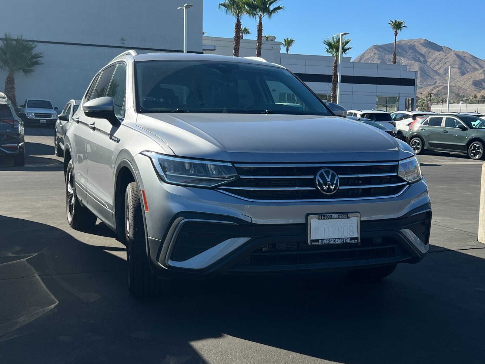 2022 Volkswagen Tiguan SE photo 2
