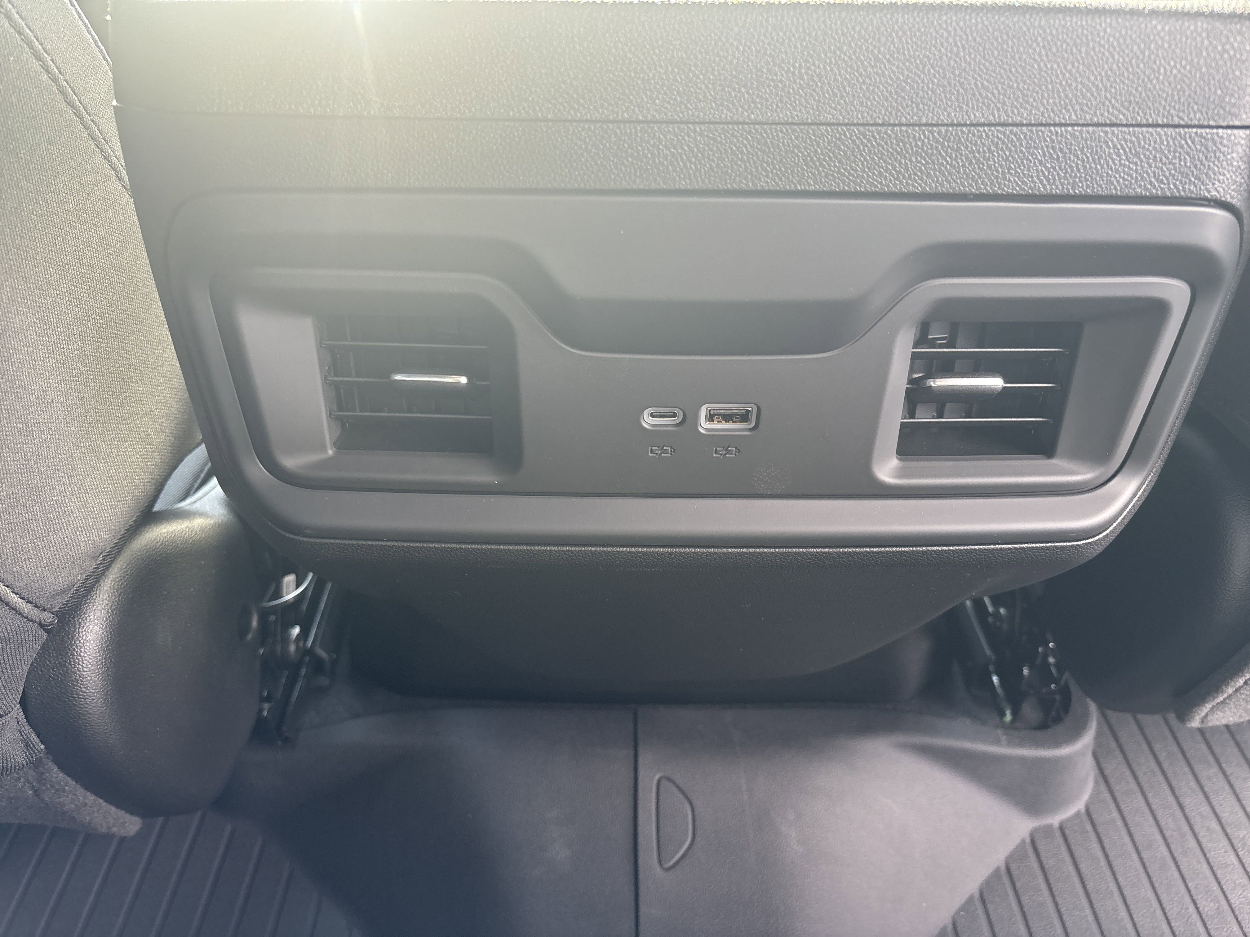 2025 Chevrolet Silverado 1500 RST photo 2