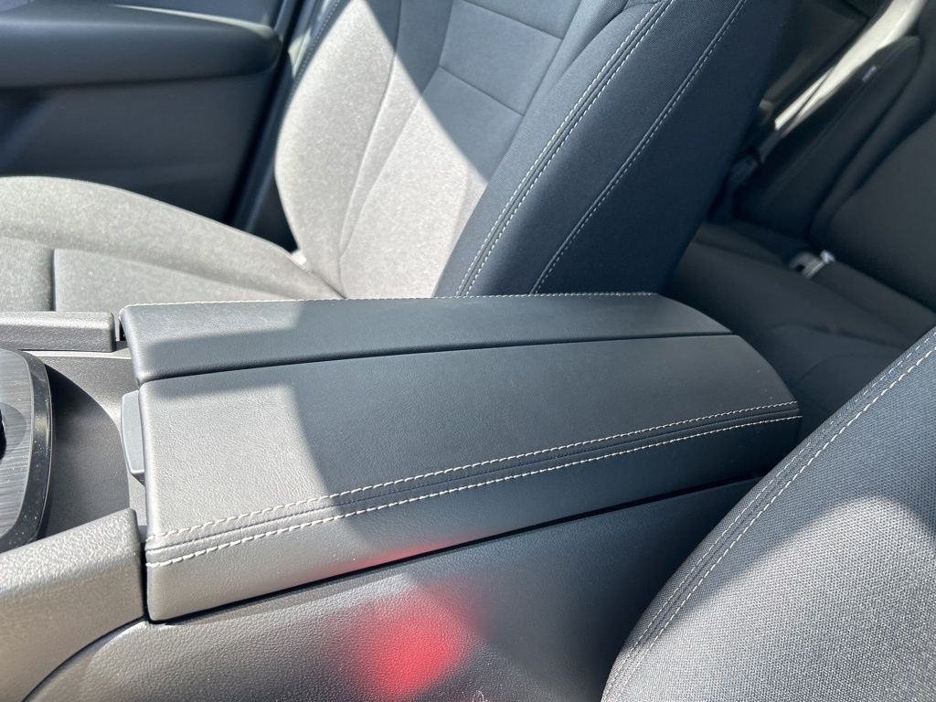 2025 Nissan Rogue S photo 32