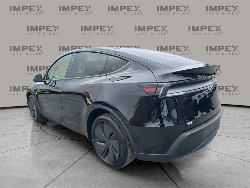2026 Tesla Model Y photo 3