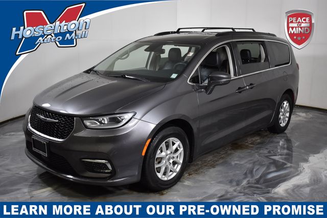 2022 Chrysler Pacifica Touring L's photo